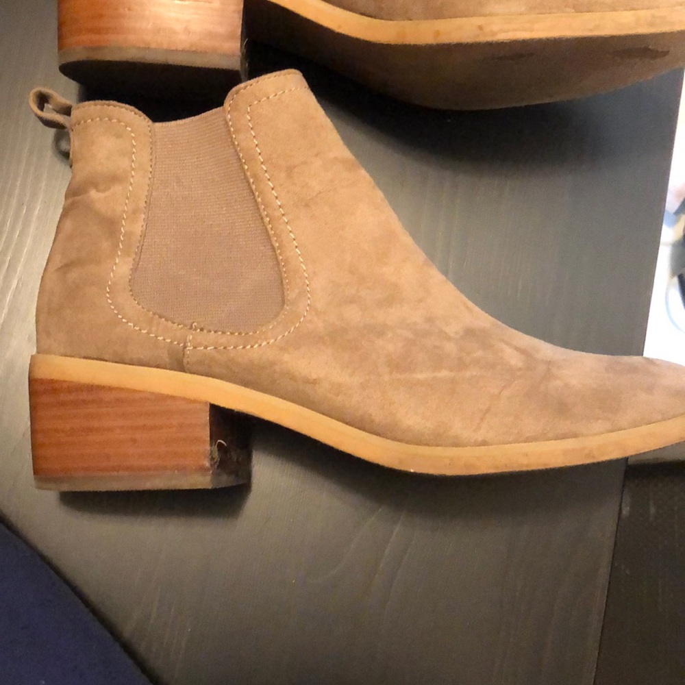 Tan suede Chelsea boots brown